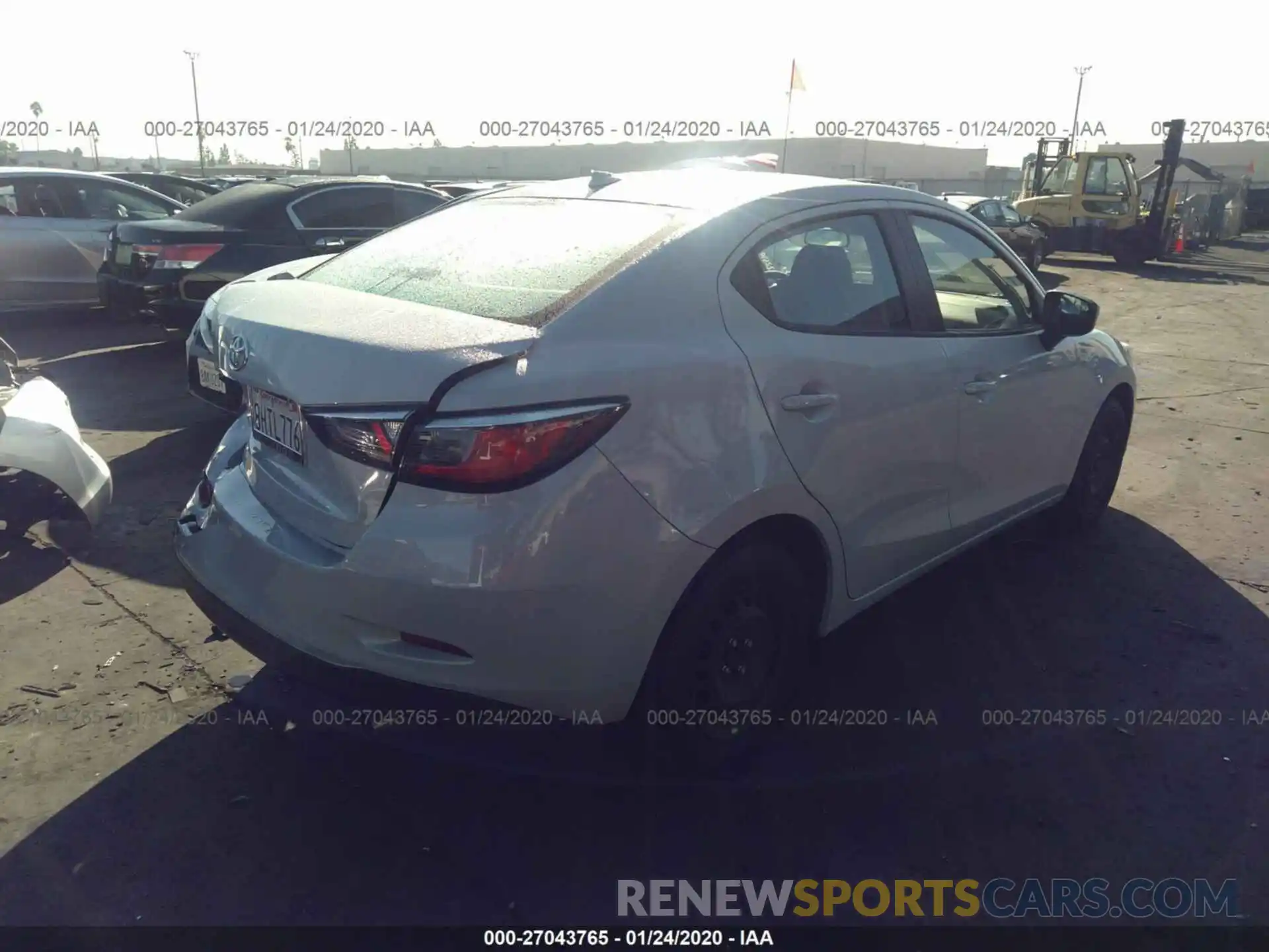 4 Фотография поврежденного автомобиля 3MYDLBYV4KY510740 TOYOTA YARIS 2019