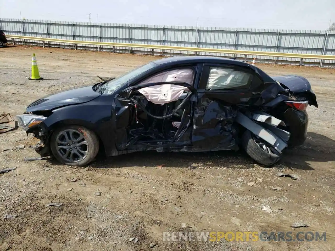 9 Photograph of a damaged car 3MYDLBYV4KY512939 TOYOTA YARIS 2019