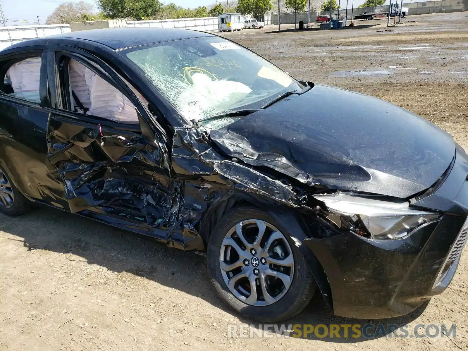 9 Photograph of a damaged car 3MYDLBYV4KY518806 TOYOTA YARIS 2019