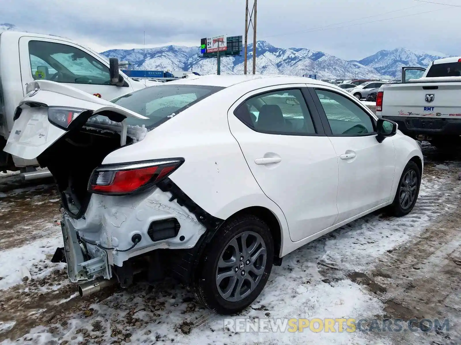 4 Photograph of a damaged car 3MYDLBYV4KY519003 TOYOTA YARIS 2019