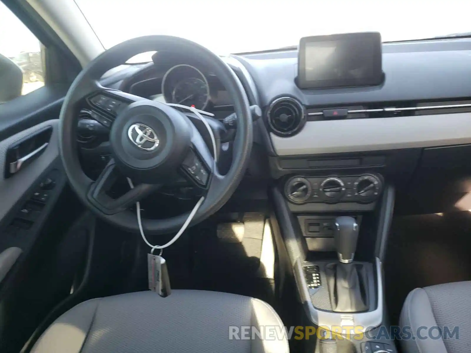 9 Фотография поврежденного автомобиля 3MYDLBYV4KY521575 TOYOTA YARIS 2019