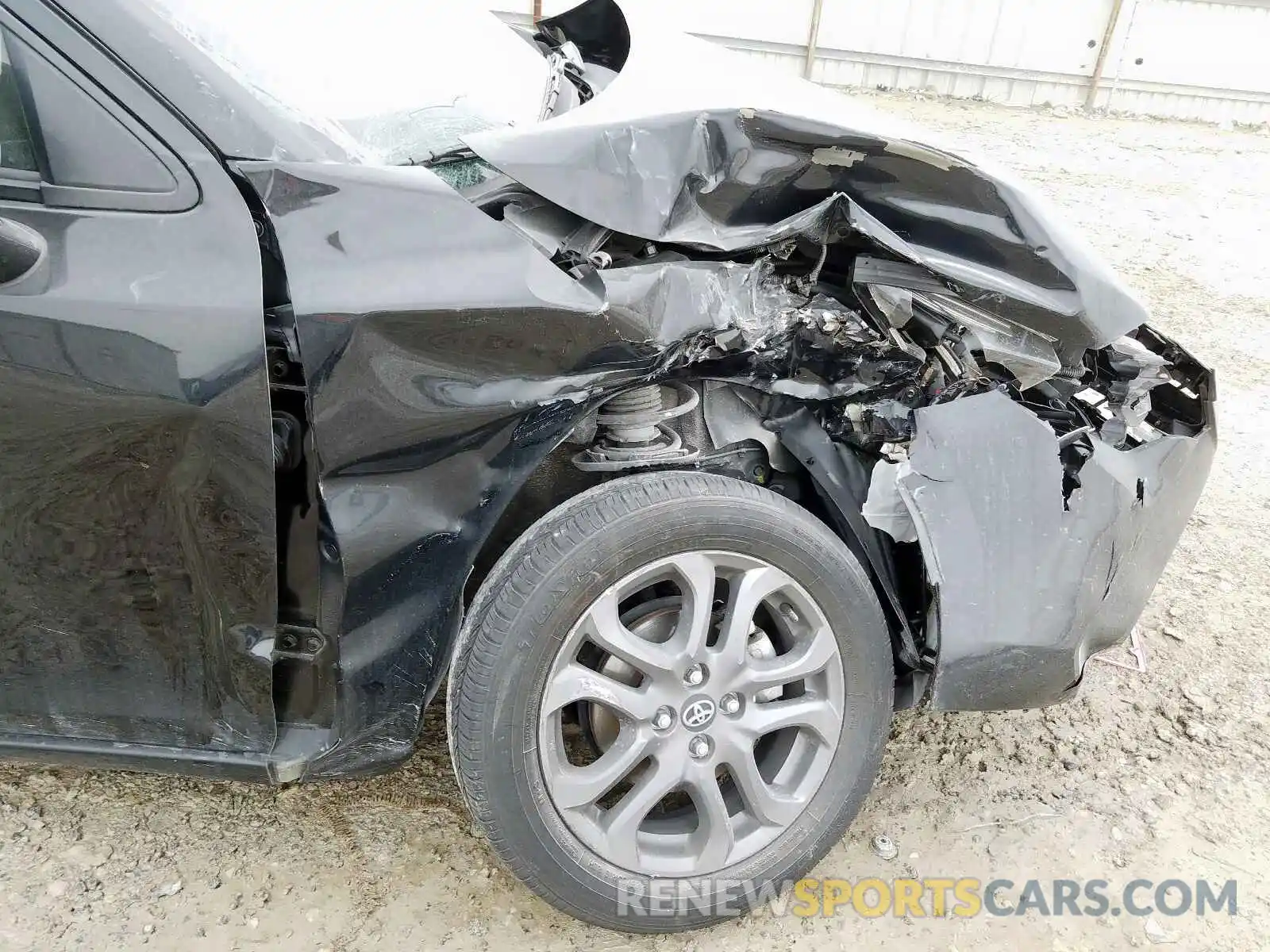 9 Photograph of a damaged car 3MYDLBYV4KY522774 TOYOTA YARIS 2019