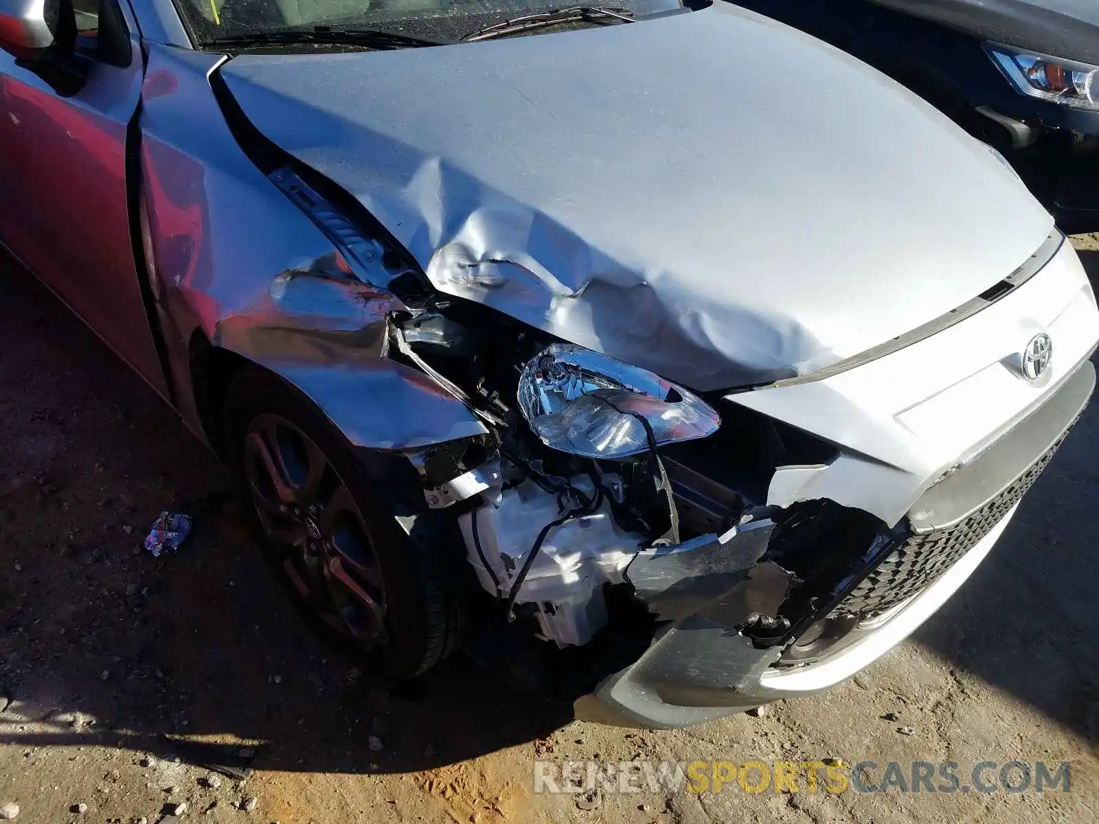 9 Photograph of a damaged car 3MYDLBYV4KY523813 TOYOTA YARIS 2019