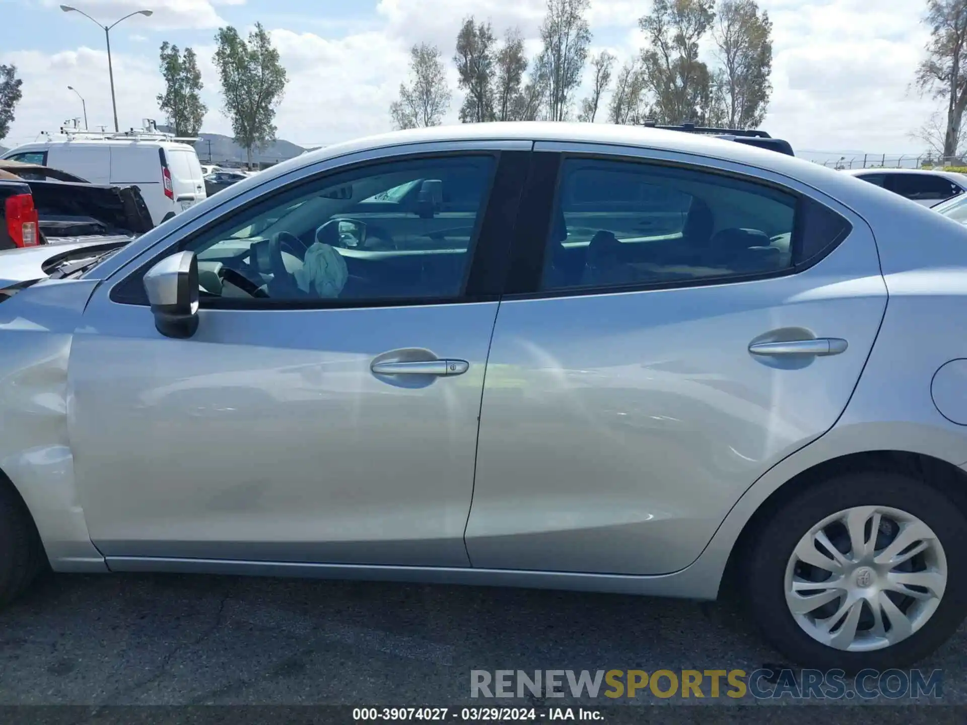 15 Photograph of a damaged car 3MYDLBYV4KY524041 TOYOTA YARIS 2019