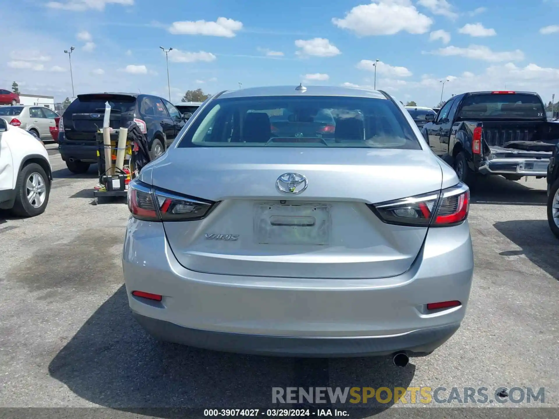 17 Photograph of a damaged car 3MYDLBYV4KY524041 TOYOTA YARIS 2019