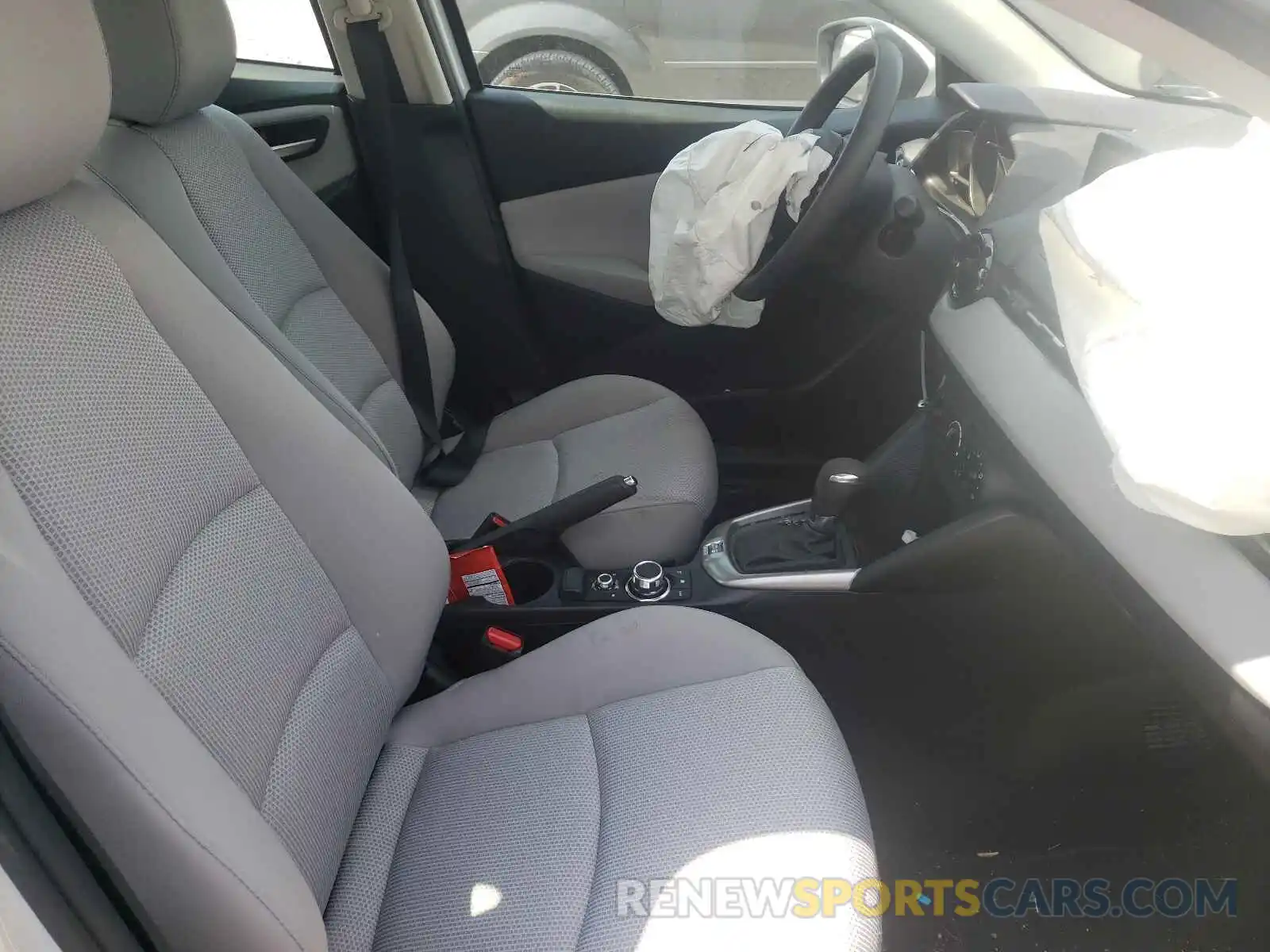 5 Photograph of a damaged car 3MYDLBYV4KY524511 TOYOTA YARIS 2019