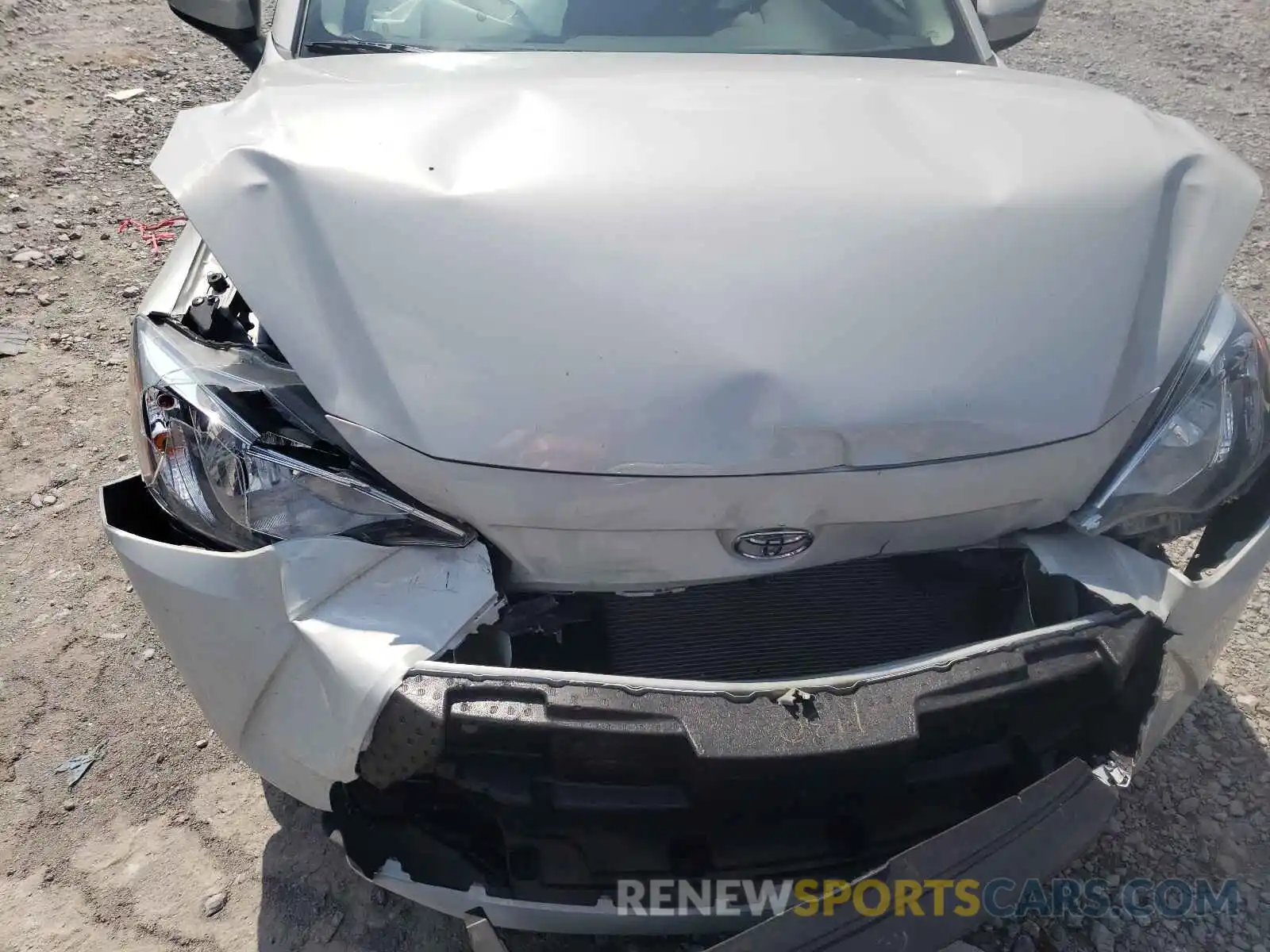 9 Photograph of a damaged car 3MYDLBYV4KY524511 TOYOTA YARIS 2019