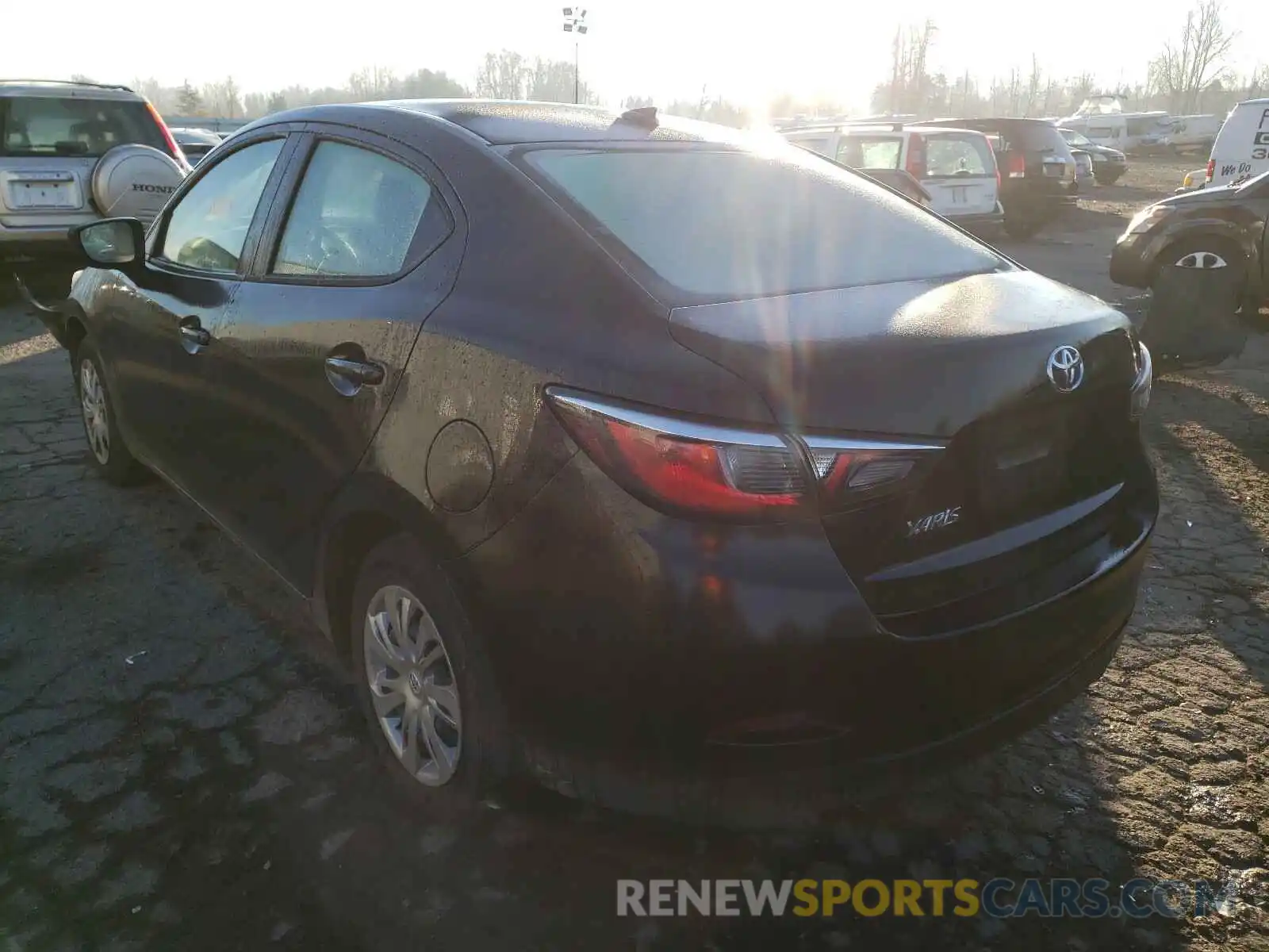 3 Фотография поврежденного автомобиля 3MYDLBYV4KY525349 TOYOTA YARIS 2019