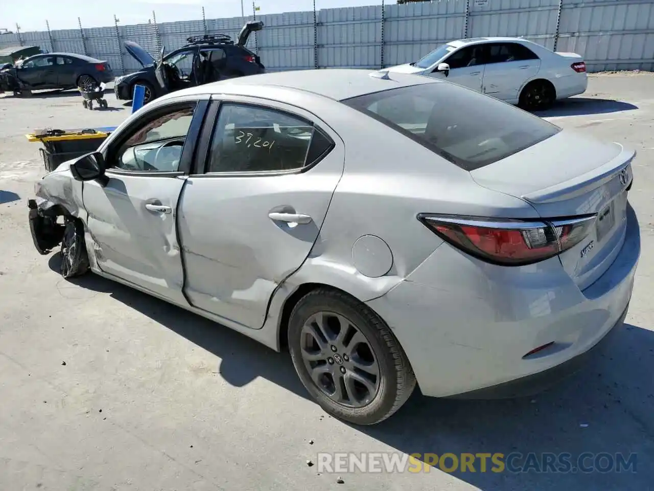 3 Фотография поврежденного автомобиля 3MYDLBYV4KY525917 TOYOTA YARIS 2019