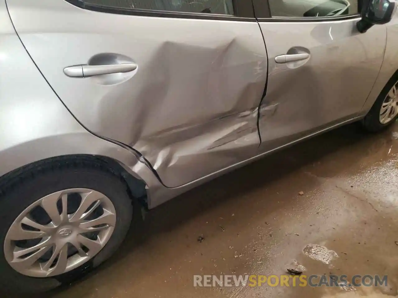 9 Photograph of a damaged car 3MYDLBYV4KY527795 TOYOTA YARIS 2019