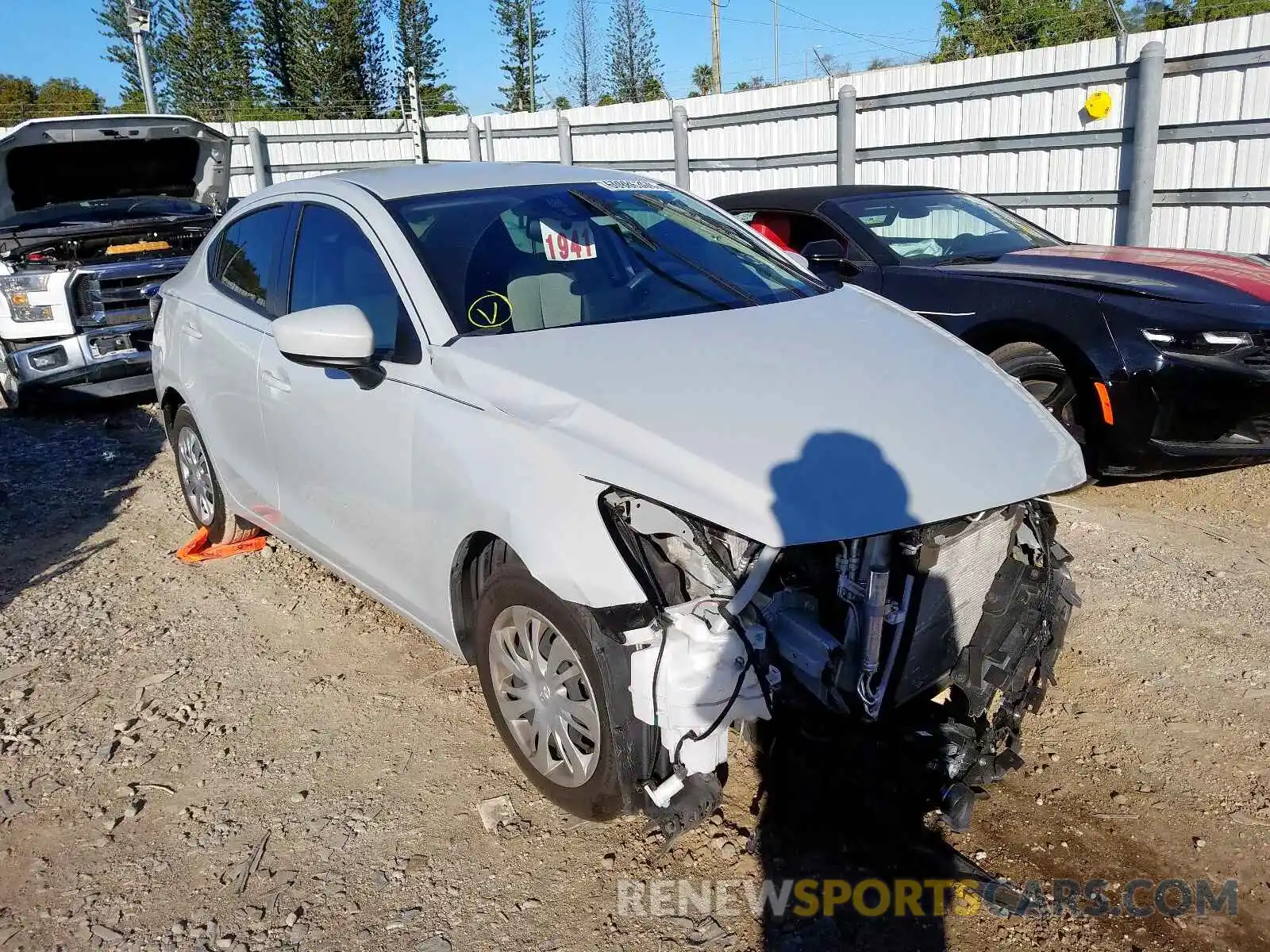 1 Photograph of a damaged car 3MYDLBYV5KY501206 TOYOTA YARIS 2019