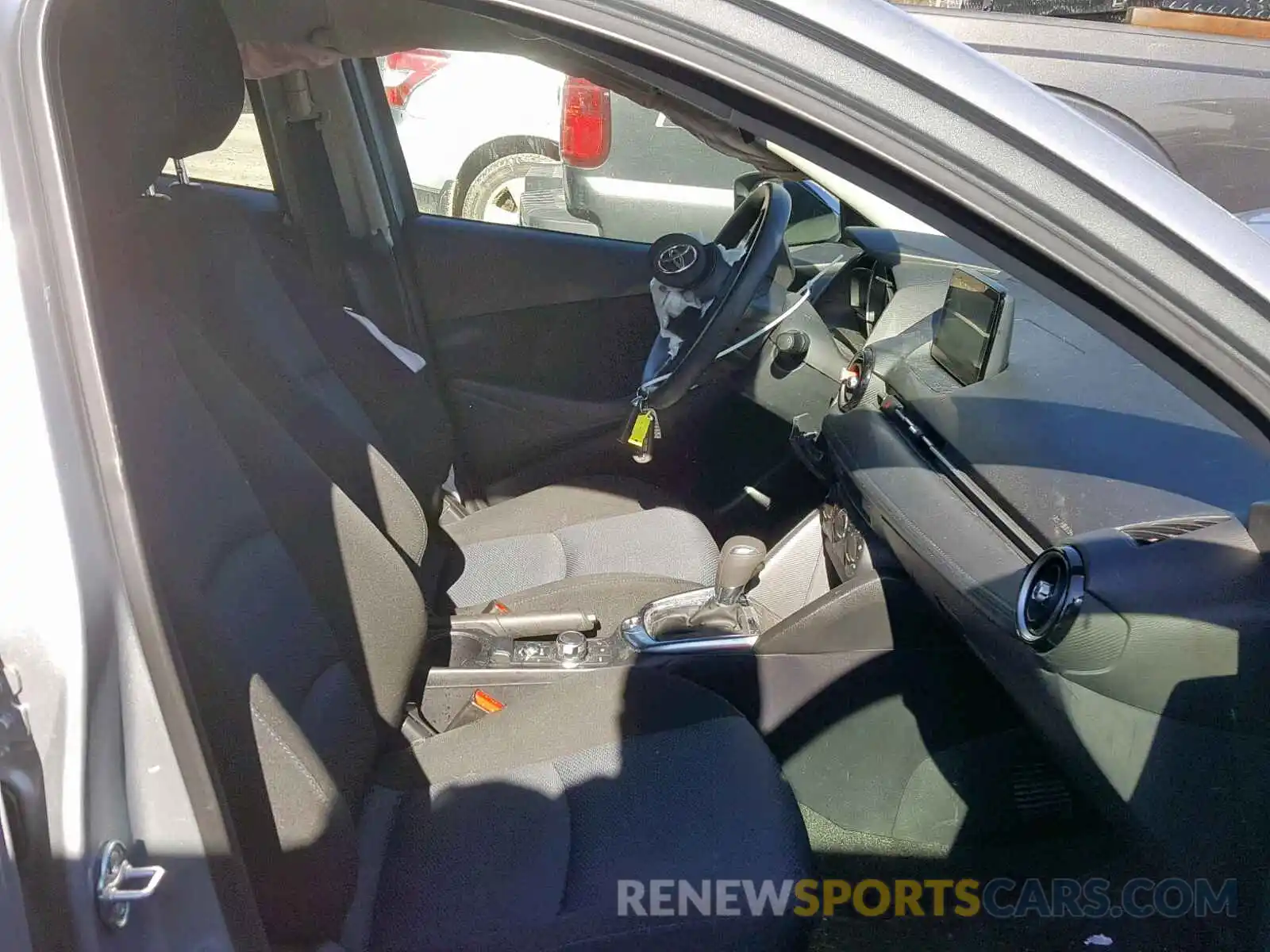 5 Photograph of a damaged car 3MYDLBYV5KY503523 TOYOTA YARIS 2019