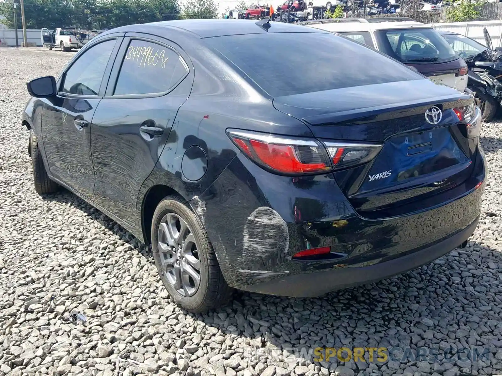 3 Фотография поврежденного автомобиля 3MYDLBYV5KY504302 TOYOTA YARIS 2019