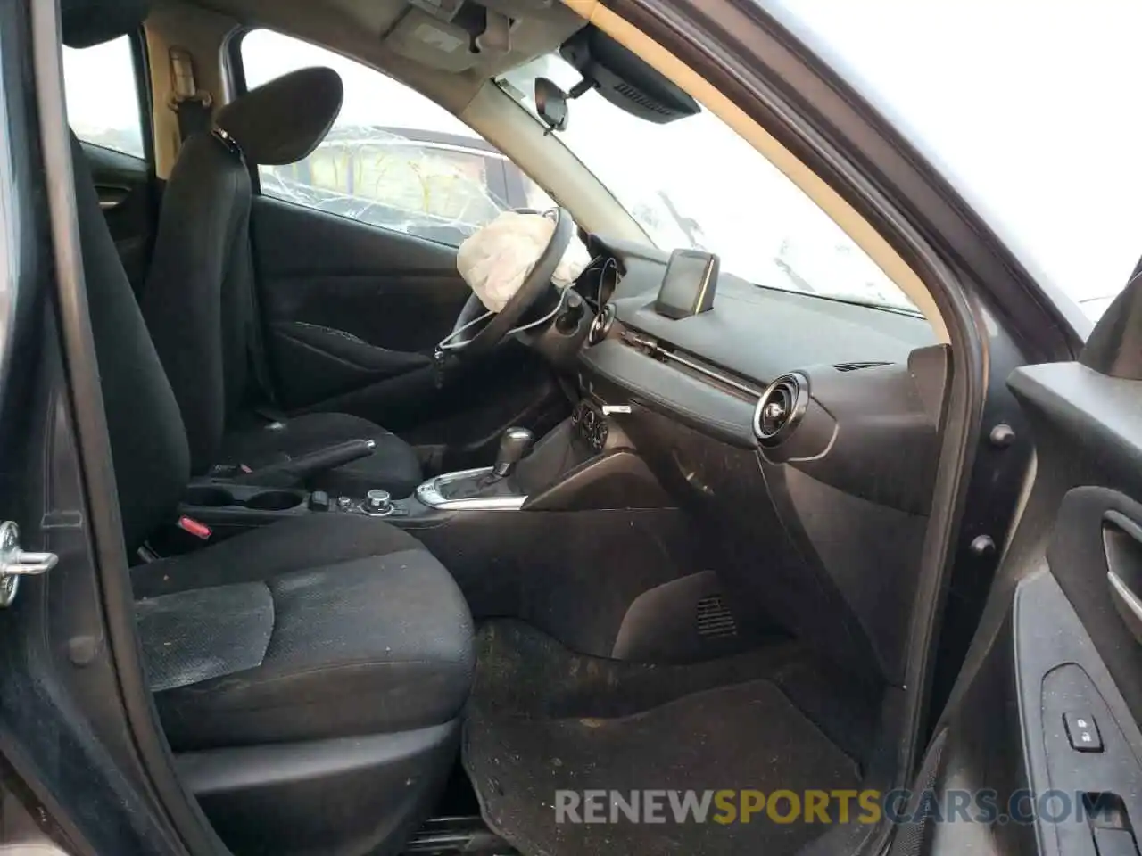 5 Photograph of a damaged car 3MYDLBYV5KY505174 TOYOTA YARIS 2019