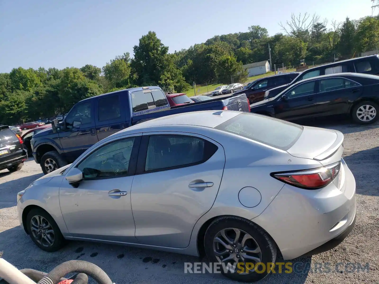 9 Photograph of a damaged car 3MYDLBYV5KY505269 TOYOTA YARIS 2019