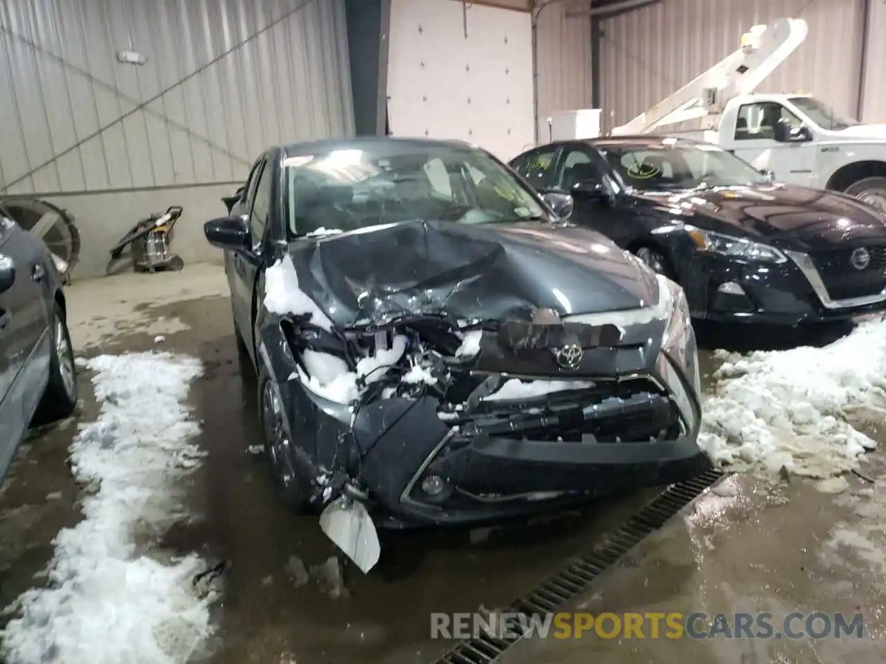 9 Photograph of a damaged car 3MYDLBYV5KY511430 TOYOTA YARIS 2019