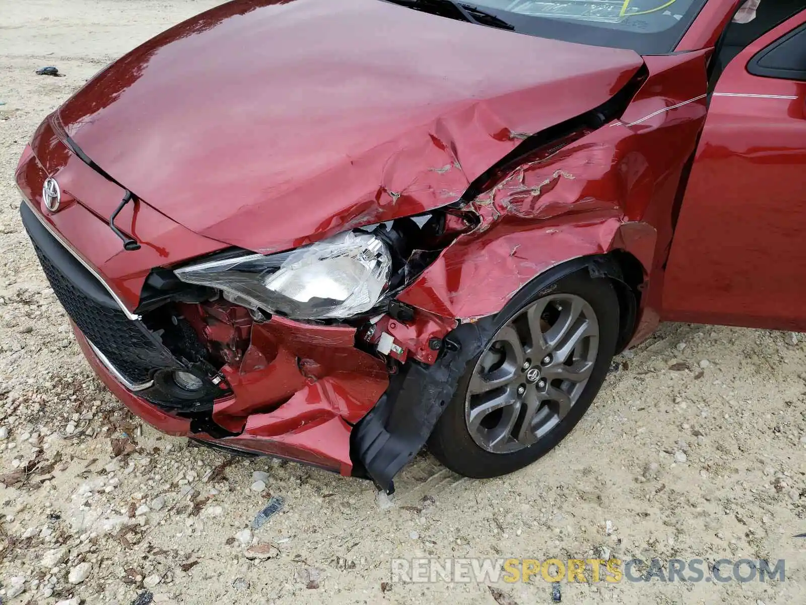 9 Photograph of a damaged car 3MYDLBYV5KY514571 TOYOTA YARIS 2019