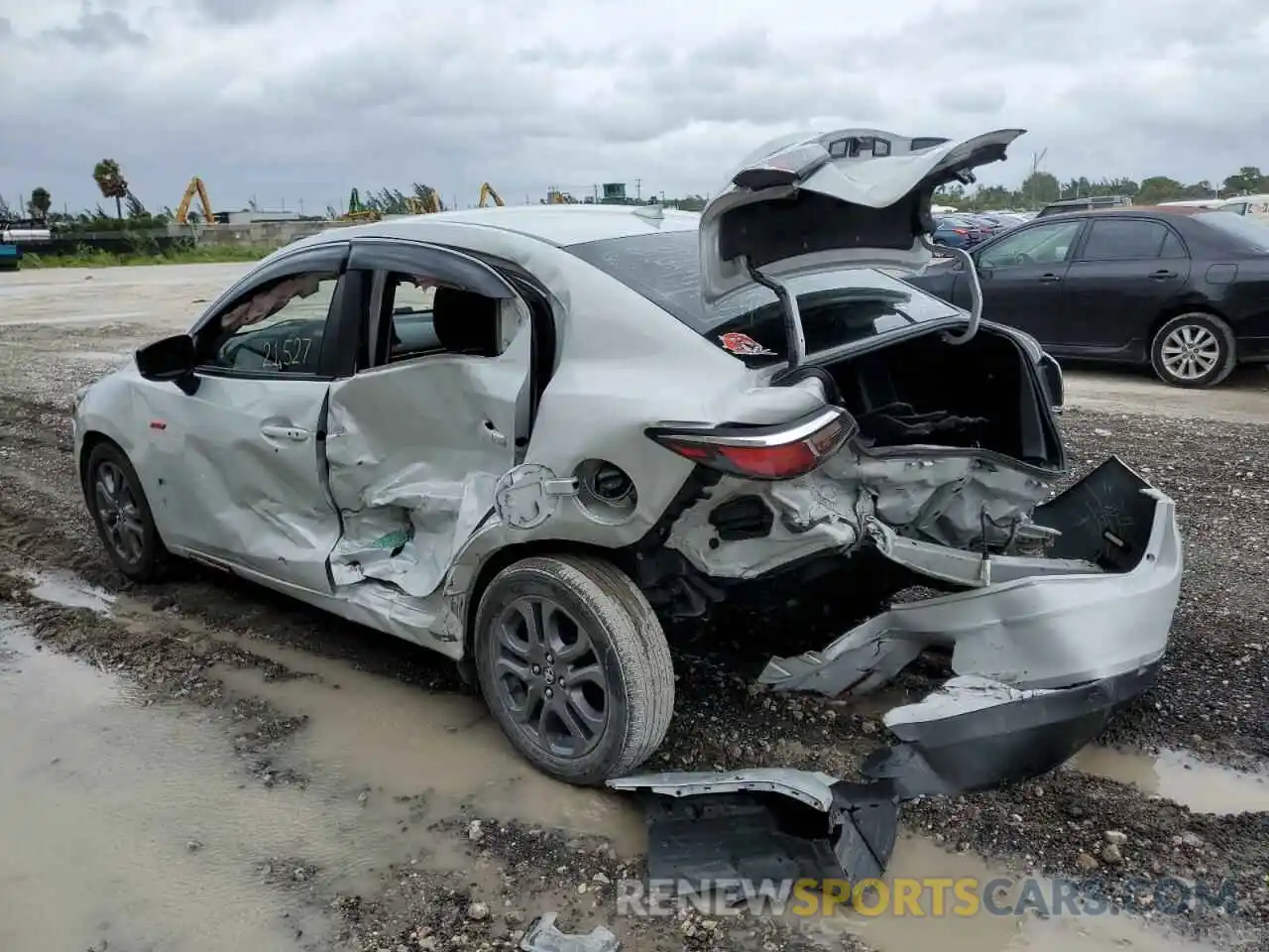 9 Photograph of a damaged car 3MYDLBYV5KY516238 TOYOTA YARIS 2019