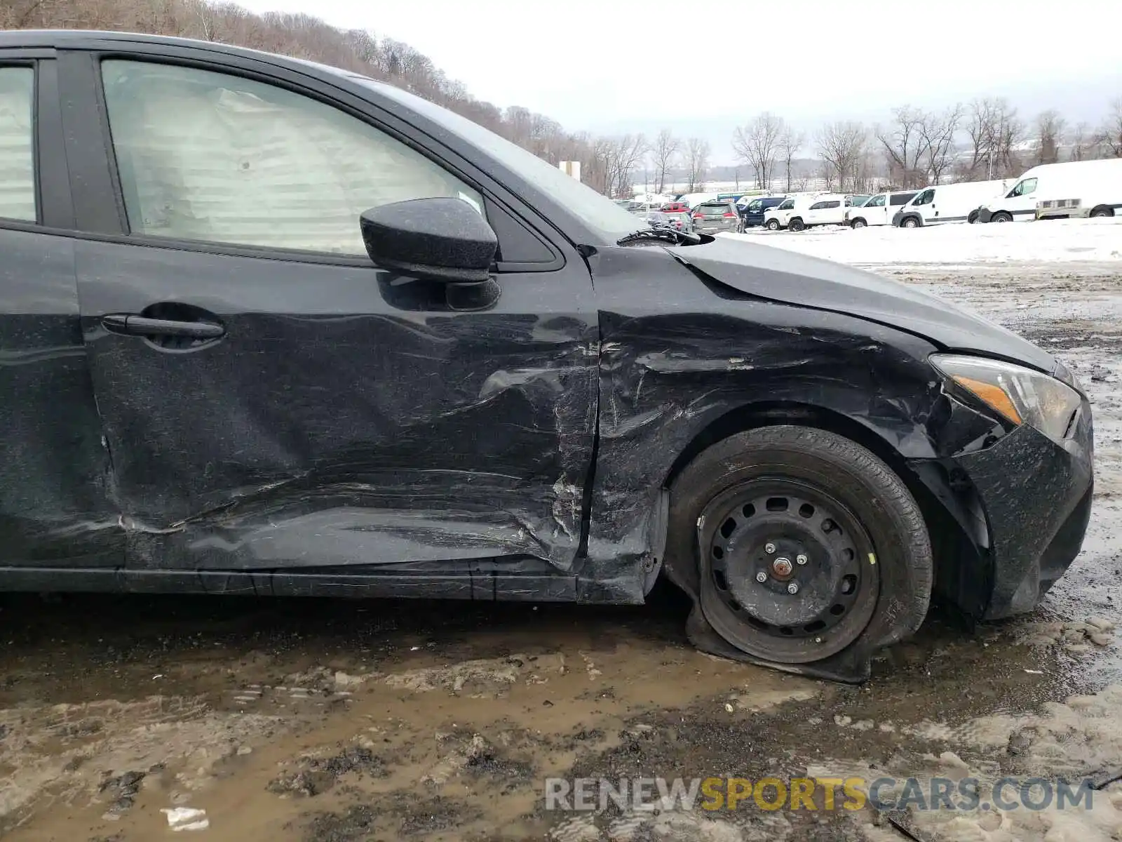 9 Photograph of a damaged car 3MYDLBYV5KY517387 TOYOTA YARIS 2019