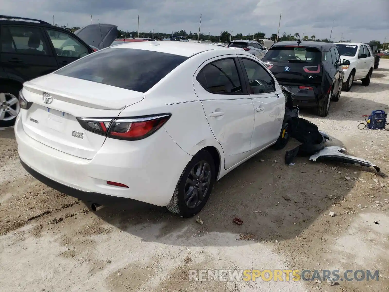 4 Photograph of a damaged car 3MYDLBYV5KY519043 TOYOTA YARIS 2019