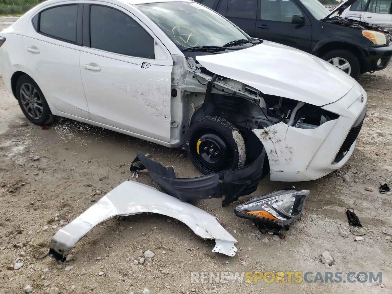 9 Photograph of a damaged car 3MYDLBYV5KY519043 TOYOTA YARIS 2019