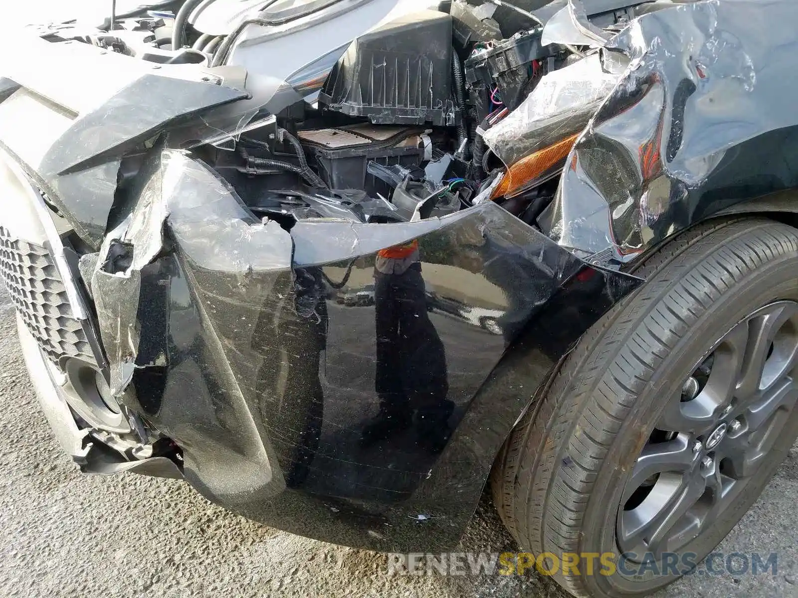 9 Photograph of a damaged car 3MYDLBYV5KY523965 TOYOTA YARIS 2019