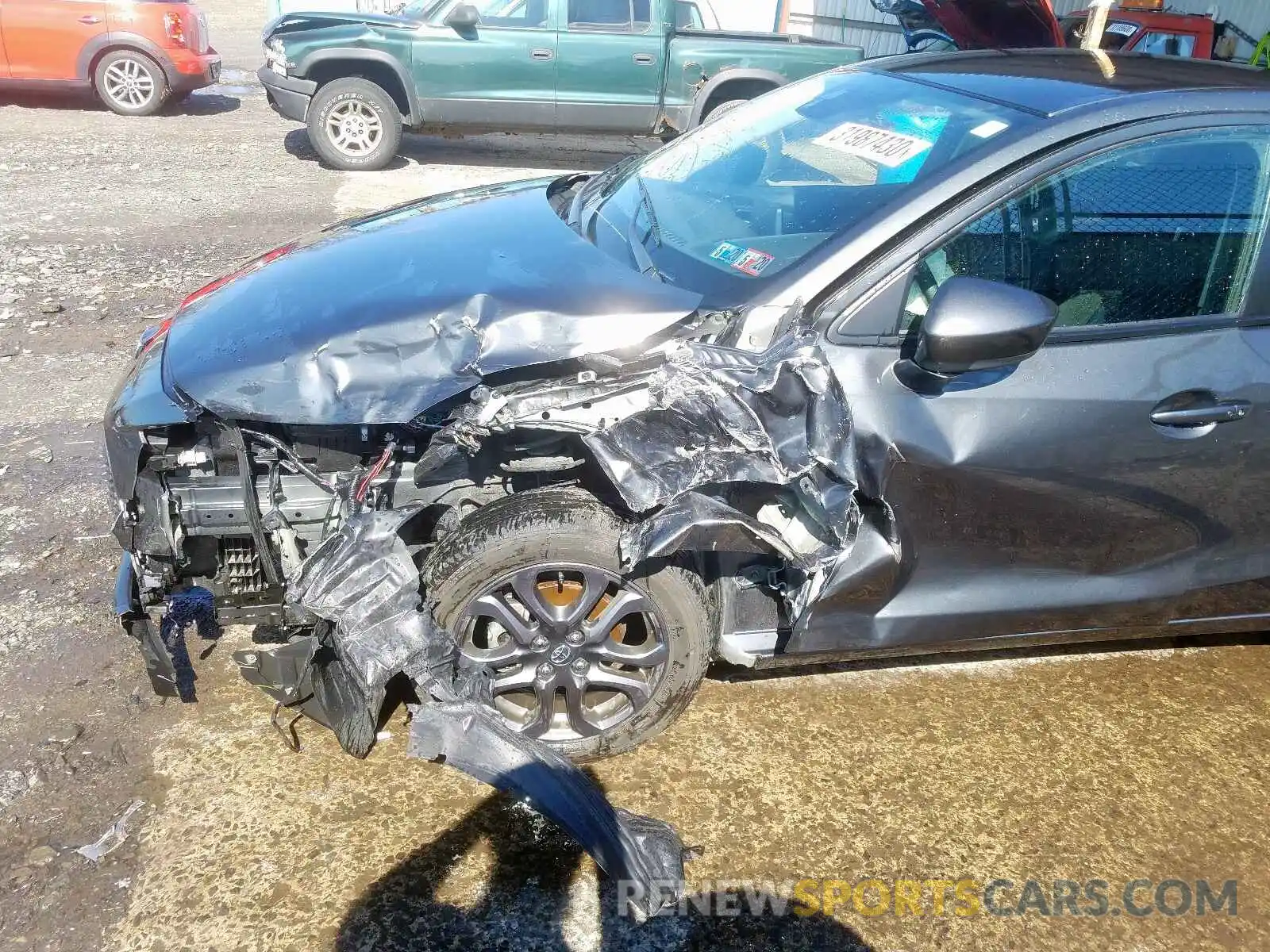 9 Photograph of a damaged car 3MYDLBYV5KY524064 TOYOTA YARIS 2019