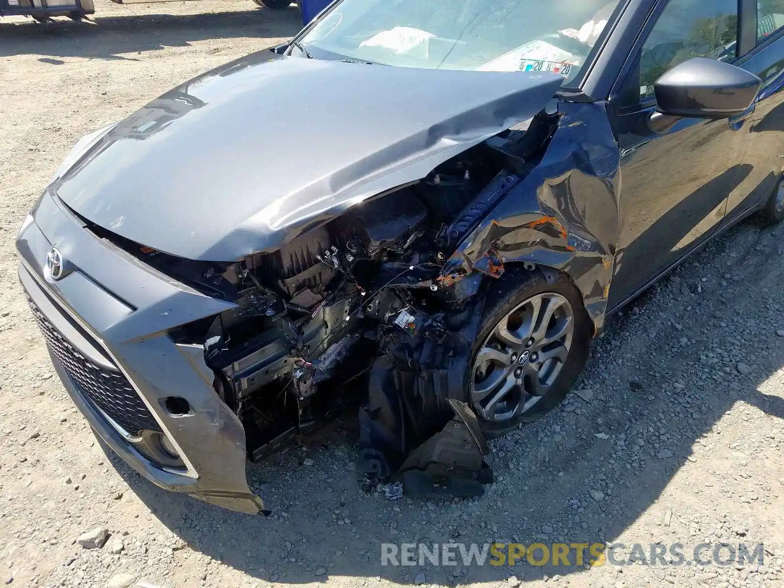 9 Photograph of a damaged car 3MYDLBYV5KY525733 TOYOTA YARIS 2019