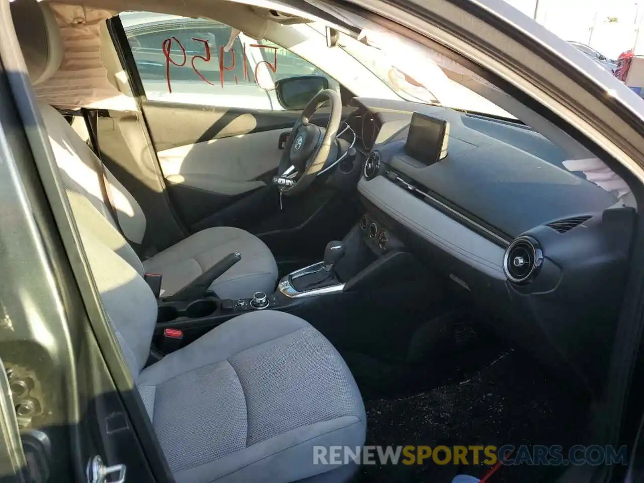 5 Photograph of a damaged car 3MYDLBYV5KY526252 TOYOTA YARIS 2019