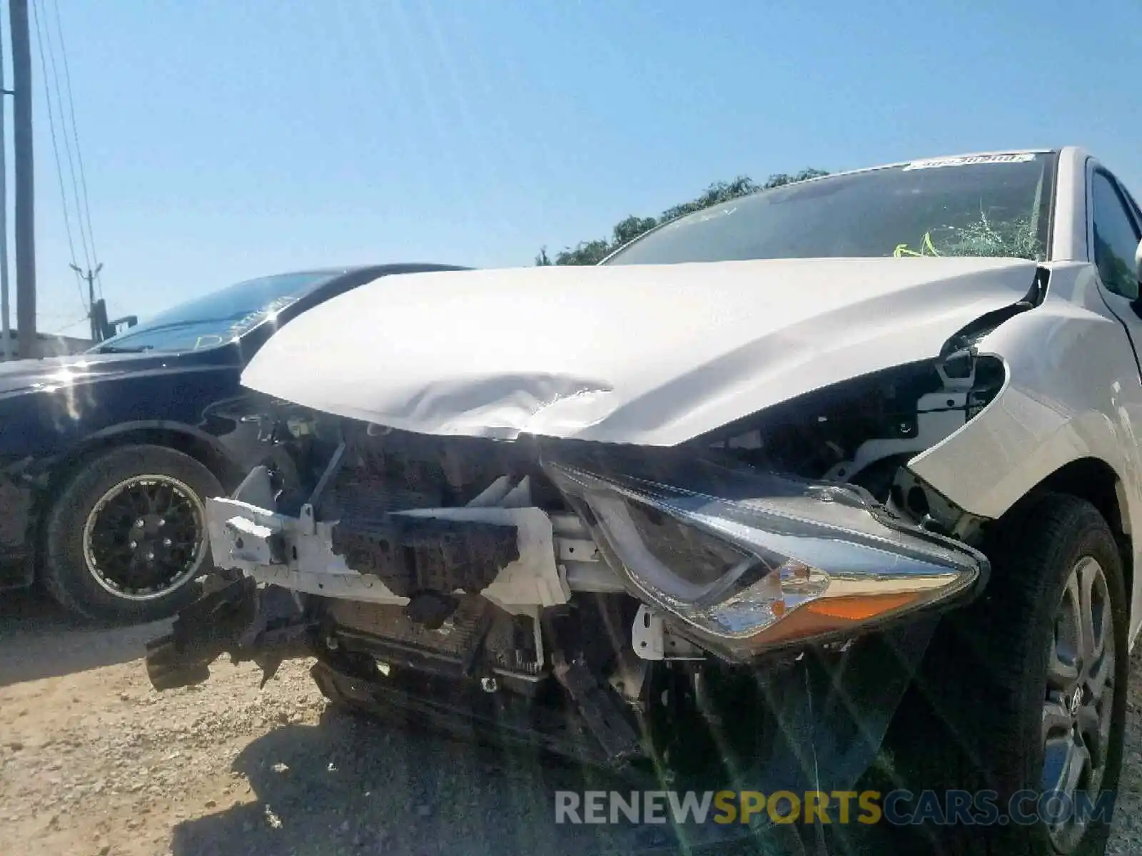 9 Photograph of a damaged car 3MYDLBYV6KY500601 TOYOTA YARIS 2019