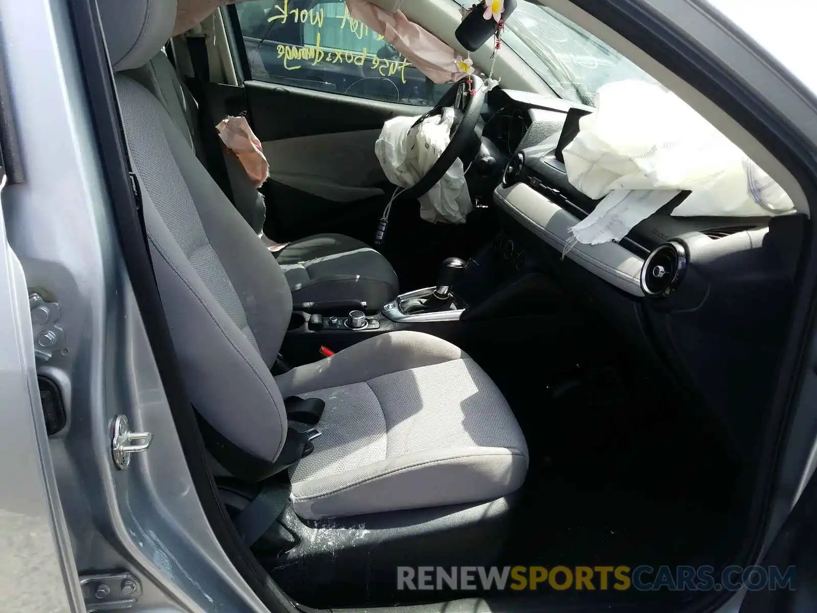 5 Photograph of a damaged car 3MYDLBYV6KY502400 TOYOTA YARIS 2019