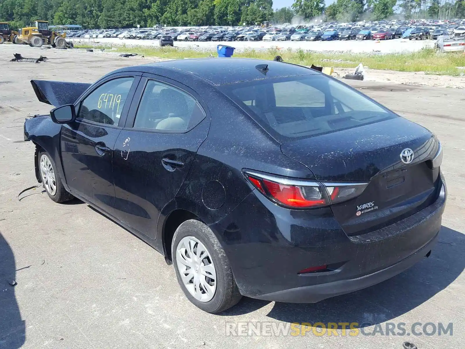 3 Фотография поврежденного автомобиля 3MYDLBYV6KY502817 TOYOTA YARIS 2019