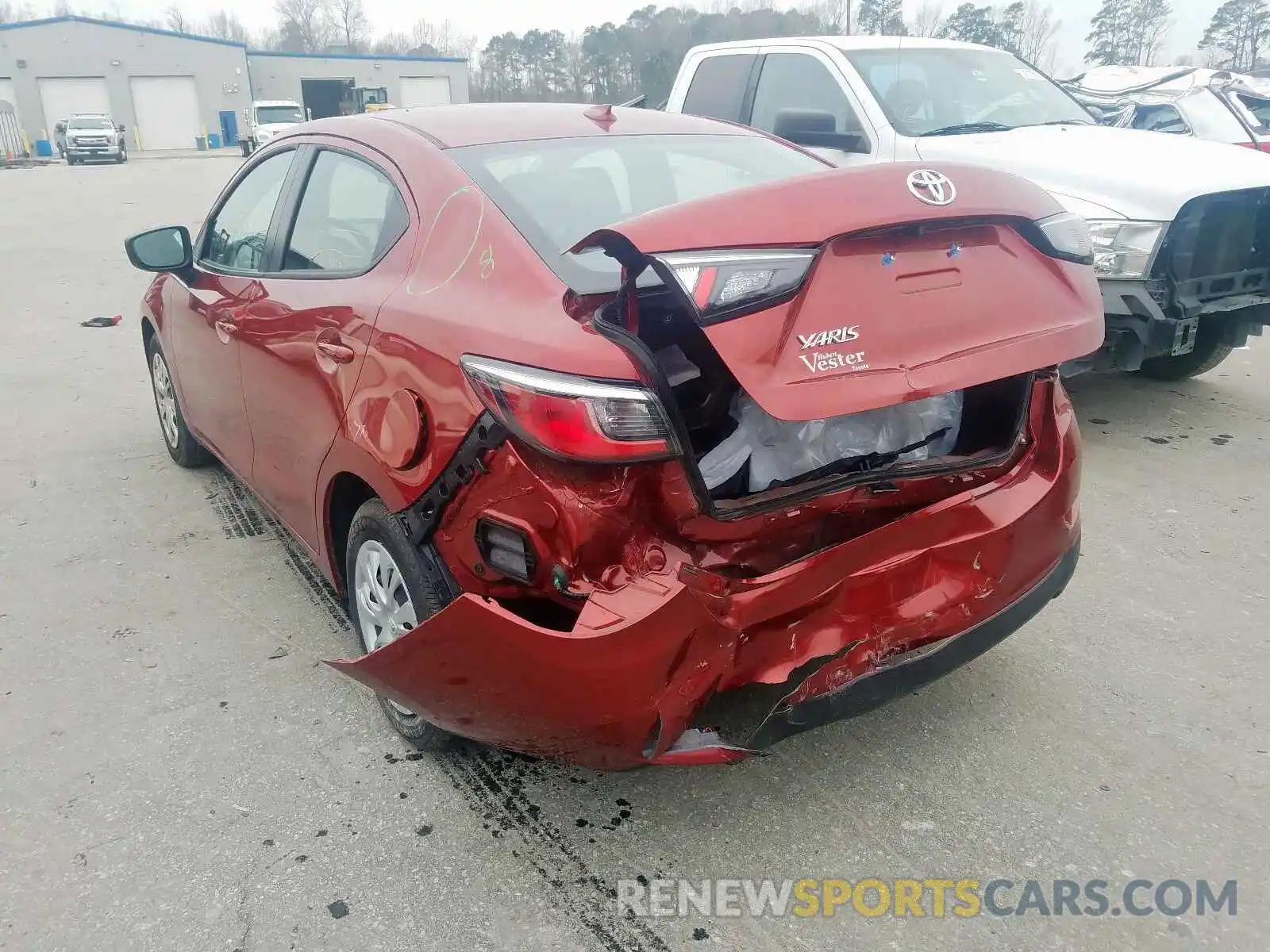 3 Photograph of a damaged car 3MYDLBYV6KY503725 TOYOTA YARIS 2019