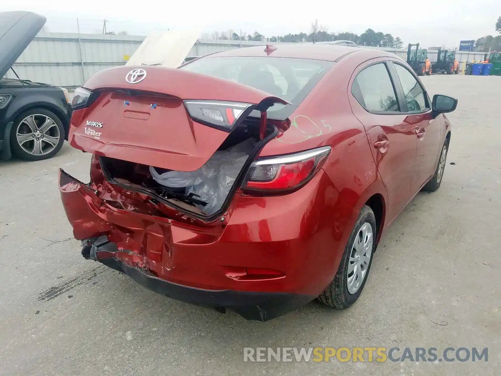 4 Photograph of a damaged car 3MYDLBYV6KY503725 TOYOTA YARIS 2019