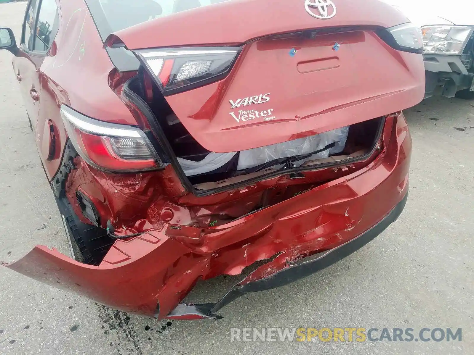 9 Photograph of a damaged car 3MYDLBYV6KY503725 TOYOTA YARIS 2019