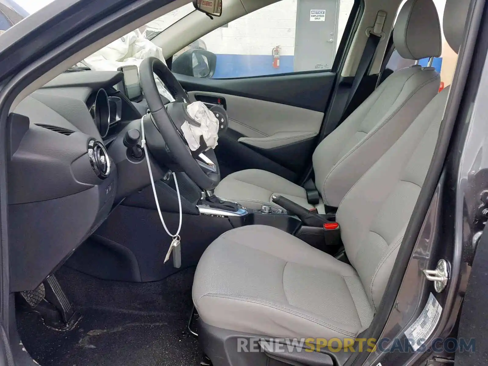 5 Photograph of a damaged car 3MYDLBYV6KY509654 TOYOTA YARIS 2019