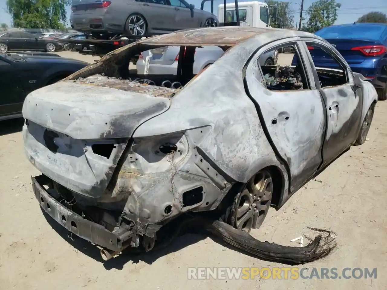 4 Photograph of a damaged car 3MYDLBYV6KY512053 TOYOTA YARIS 2019