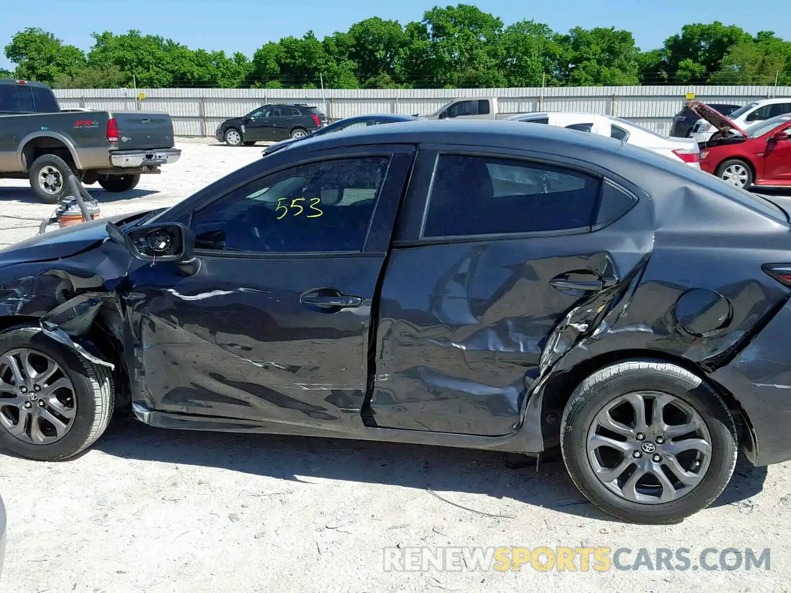 9 Photograph of a damaged car 3MYDLBYV6KY512067 TOYOTA YARIS 2019