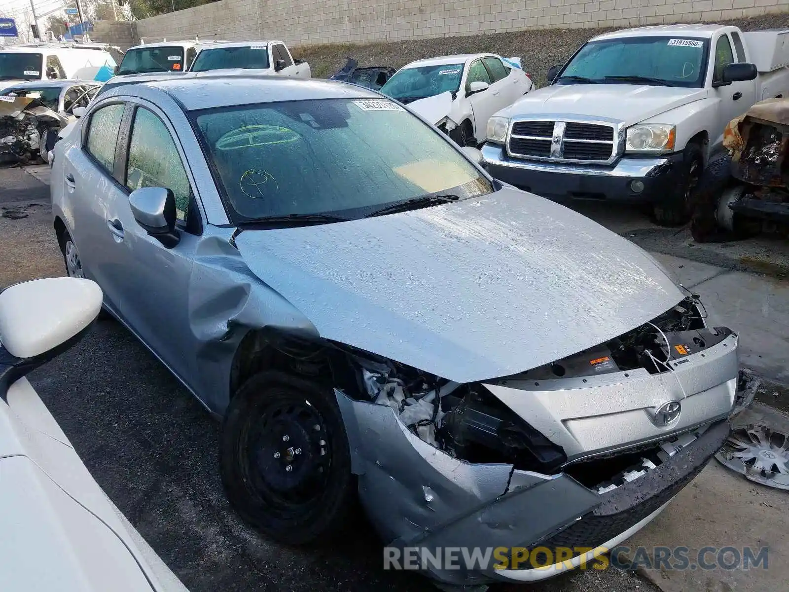 1 Photograph of a damaged car 3MYDLBYV6KY515258 TOYOTA YARIS 2019