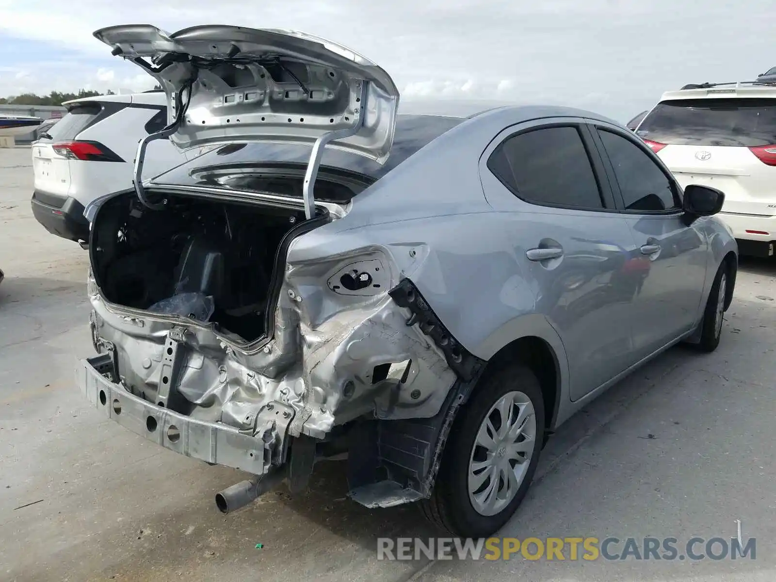 4 Photograph of a damaged car 3MYDLBYV6KY516278 TOYOTA YARIS 2019