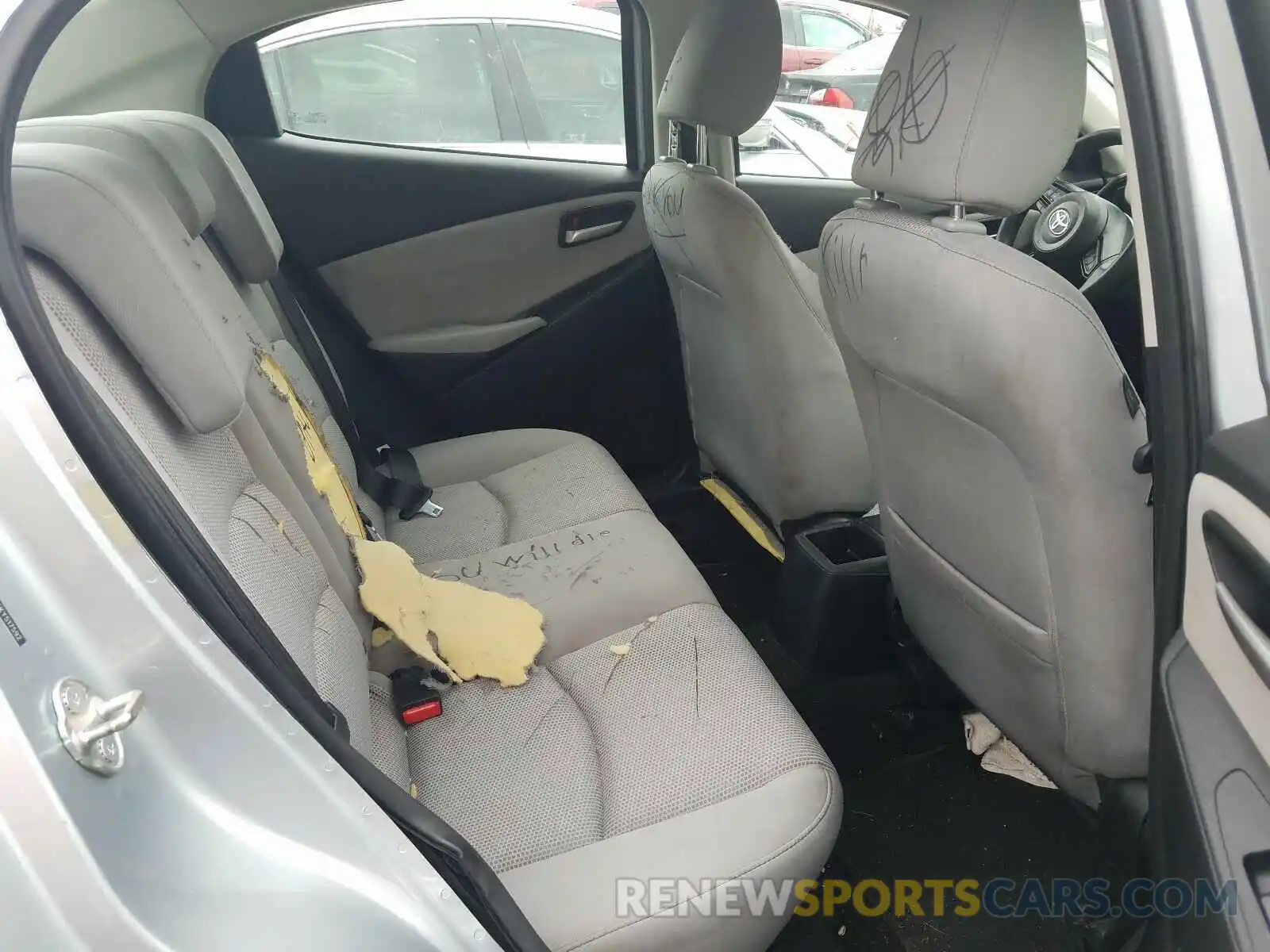 6 Photograph of a damaged car 3MYDLBYV6KY517592 TOYOTA YARIS 2019