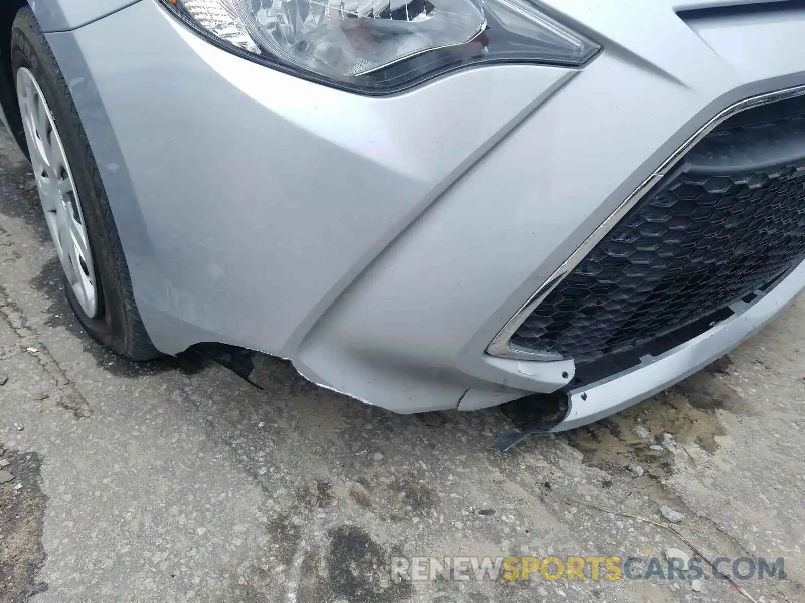 9 Photograph of a damaged car 3MYDLBYV6KY517592 TOYOTA YARIS 2019