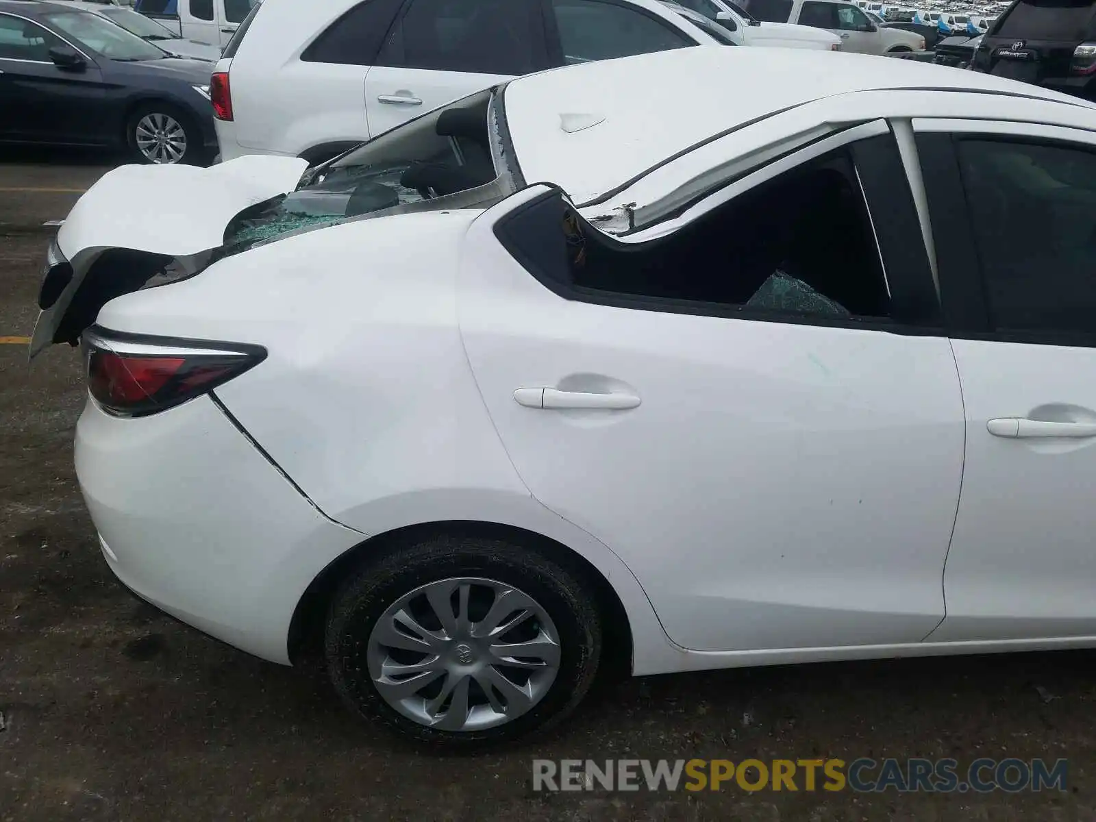 9 Photograph of a damaged car 3MYDLBYV6KY518869 TOYOTA YARIS 2019