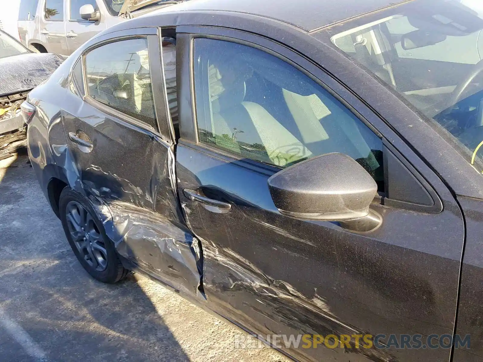 9 Photograph of a damaged car 3MYDLBYV6KY520430 TOYOTA YARIS 2019