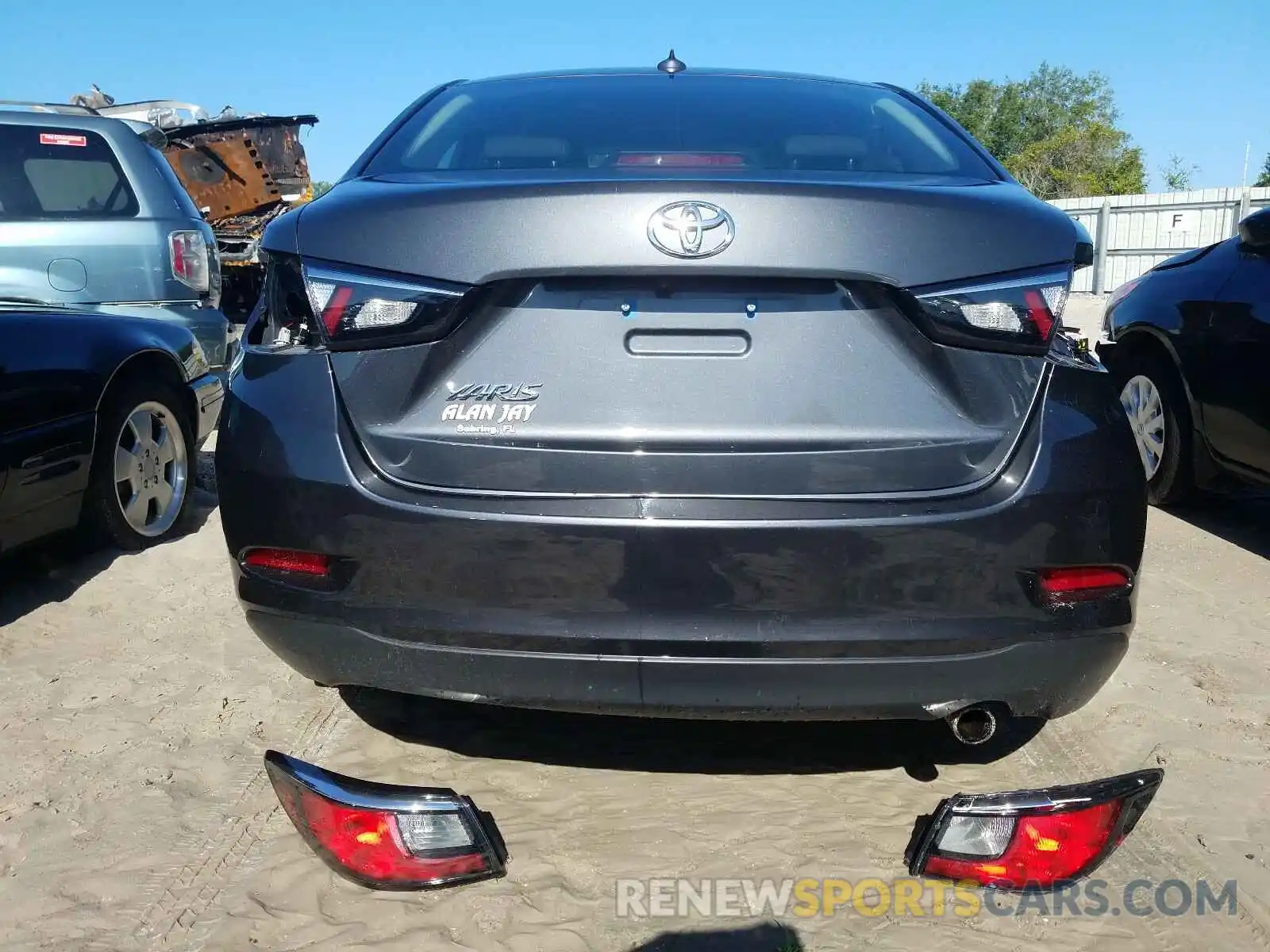 9 Photograph of a damaged car 3MYDLBYV6KY520895 TOYOTA YARIS 2019