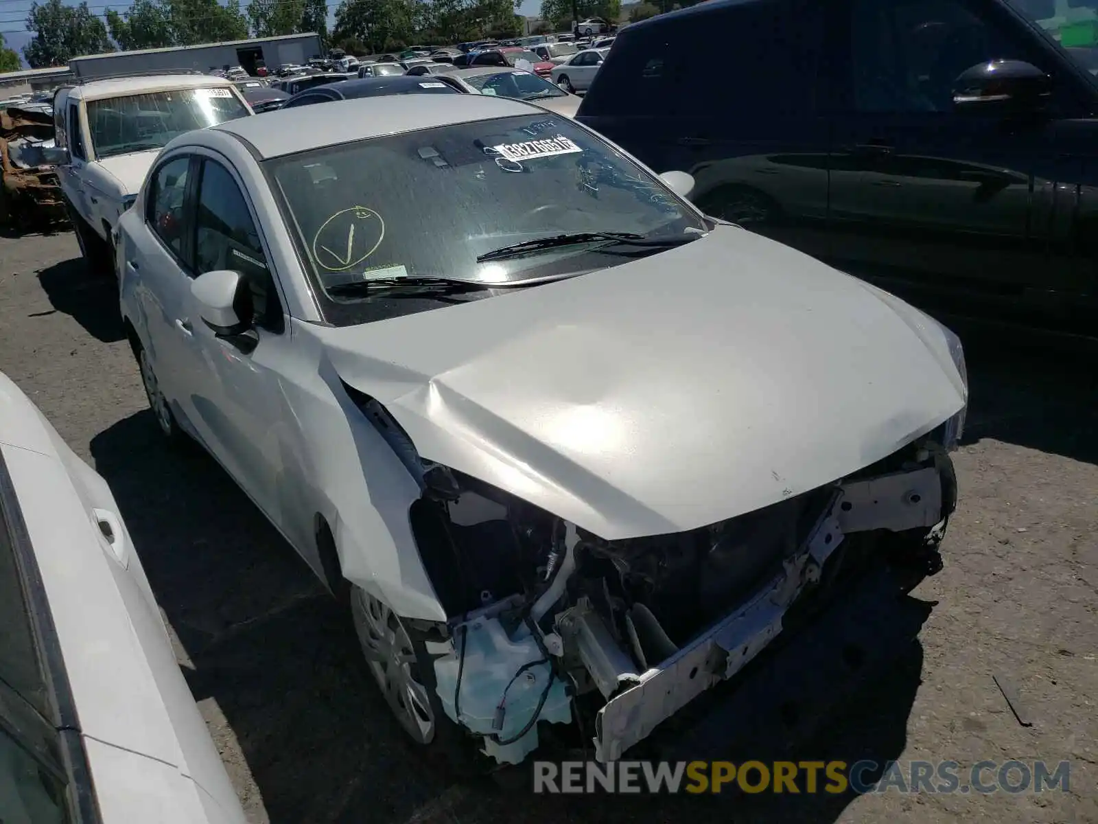 1 Photograph of a damaged car 3MYDLBYV6KY522534 TOYOTA YARIS 2019