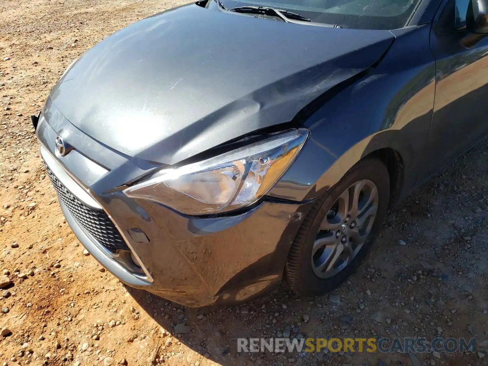 9 Photograph of a damaged car 3MYDLBYV6KY524073 TOYOTA YARIS 2019