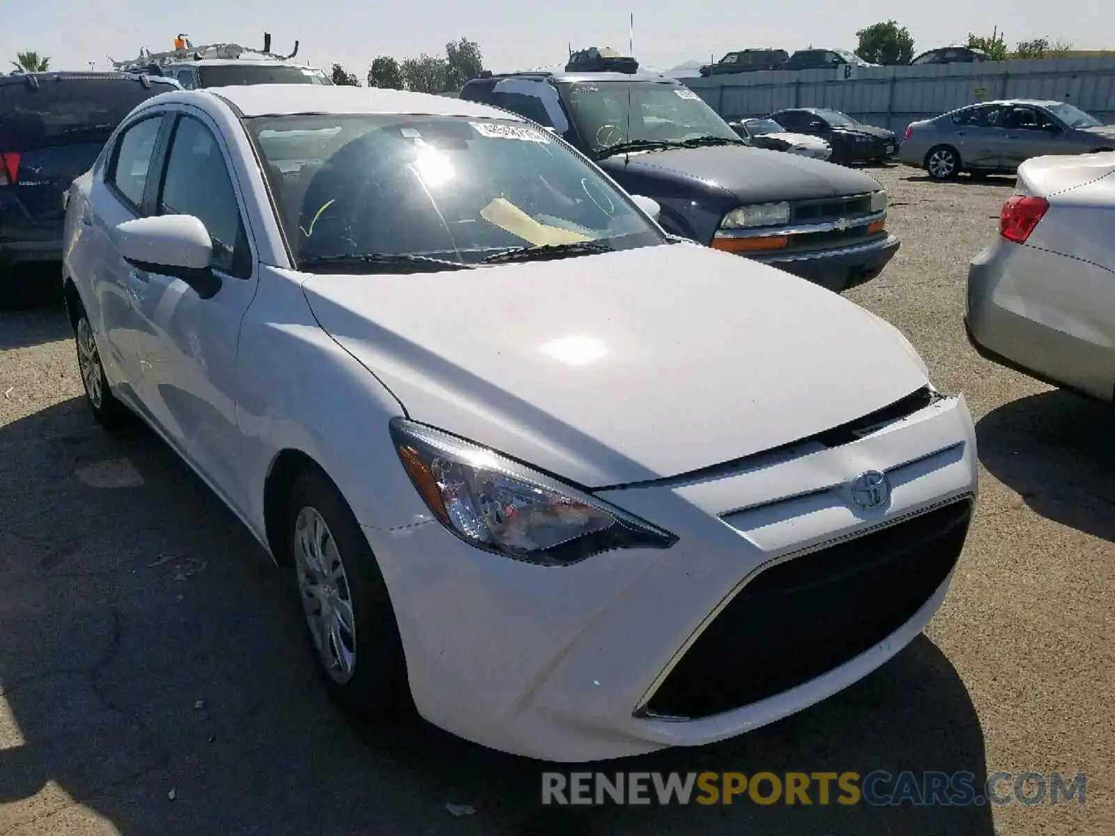 1 Photograph of a damaged car 3MYDLBYV6KY524171 TOYOTA YARIS 2019