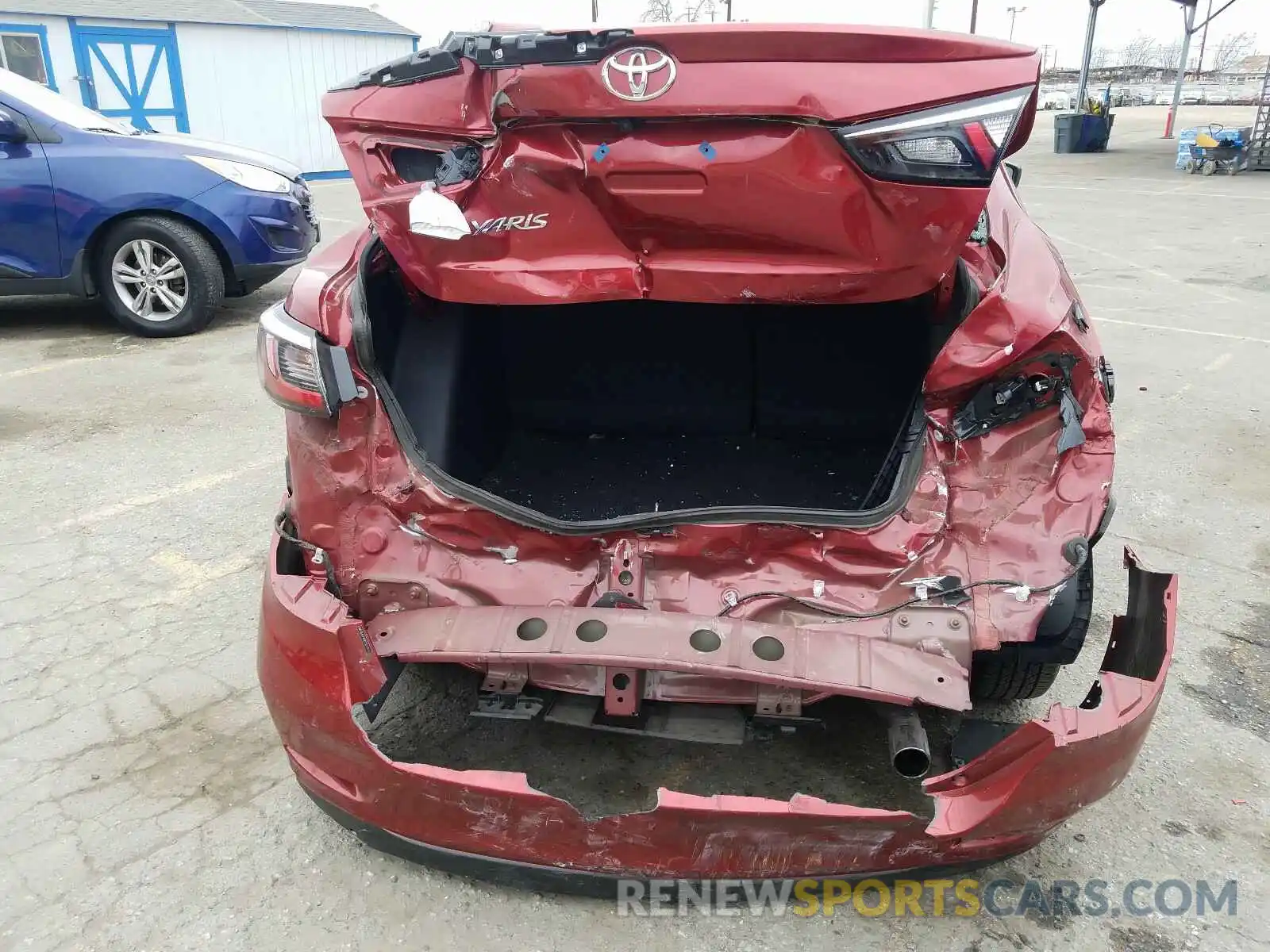 9 Photograph of a damaged car 3MYDLBYV6KY525840 TOYOTA YARIS 2019