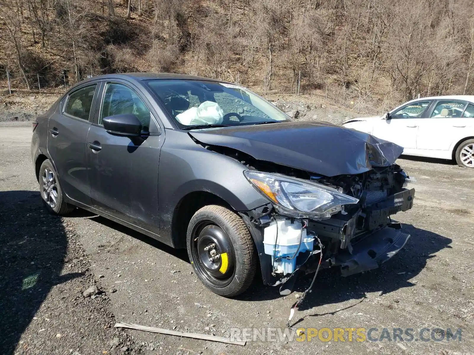 1 Photograph of a damaged car 3MYDLBYV6KY526101 TOYOTA YARIS 2019